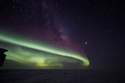 photo of a green aurora
