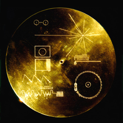 Foto del disco de oro que se envió al espacio en ambos Voyagers 1 y 2.
